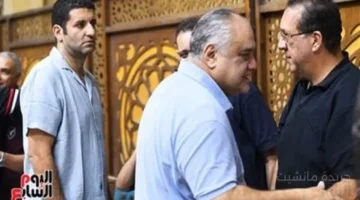 الحزن يوحد النجوم.. لقطات مؤثرة في عزاء نوح آدم نجم الزمالك الأسبق 1